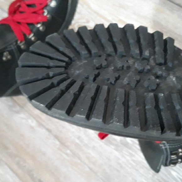 Cole Haan black leather red lace boots. Size 10 - Picture 9 of 11